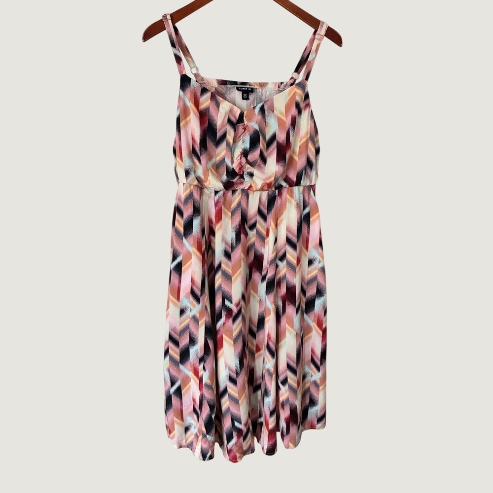 Torrid Womens size 10 (00) Pink Multi Chevron Print Strappy‎ Midi Dress Ruched